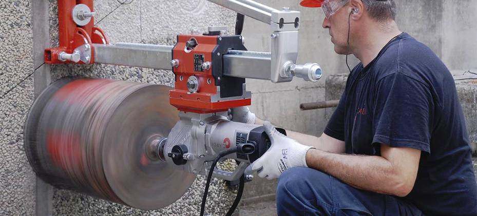 Как пользоваться установкой алмазного бурения?